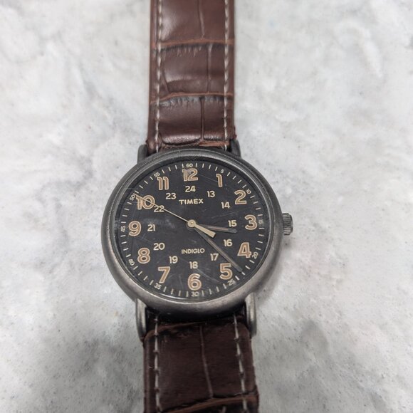 Men's Timex Indiglo Watch - Picture 4 of 5